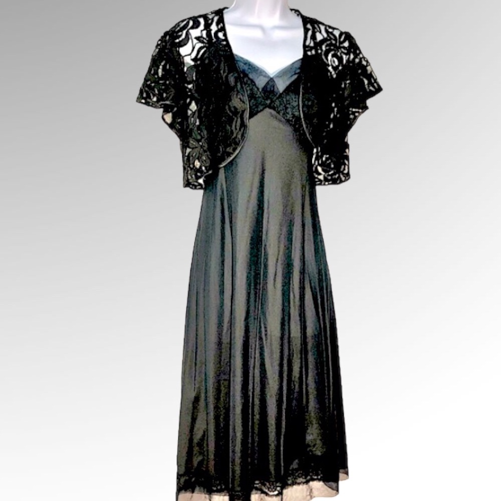 *MUST BUNDLE FOR 5+ ITEMS**VTG VAN RAALTE BLACK DRESS SLIP (TAG CUT) & BLK SHRUG
